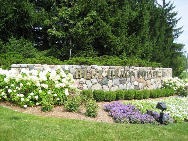 Blue Heron Pointe condos, Northville MI. Subdivision entry.
