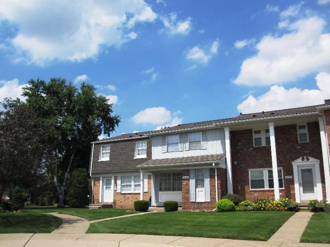 Olde Orchard Condominiums in Novi MI. Novi Real Estate