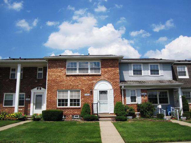 Condo complex of Olde Orchard in Novi MI.