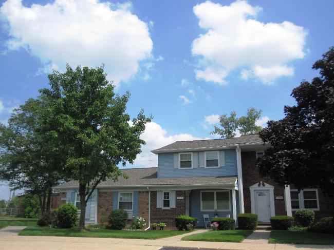 Olde Orchard Condo Complex, Novi Mi 48375