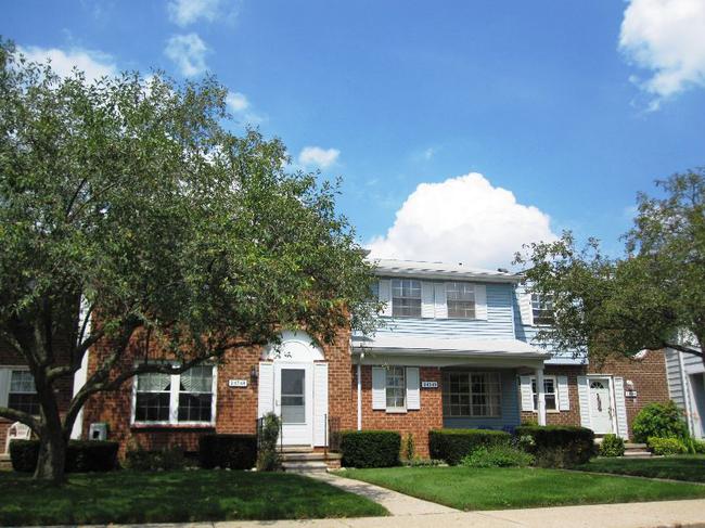 Olde Orchard Condo Complex, Novi Mi 48375