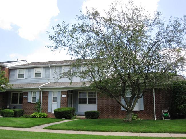 Olde Orchard Condo Complex, Novi Mi 48375