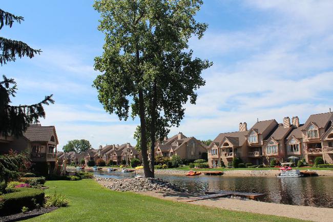 Blue Heron Pointe Northville MI. Waterfront real estate condominium 8